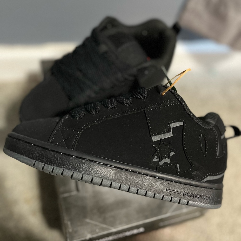 Black DC Shoes